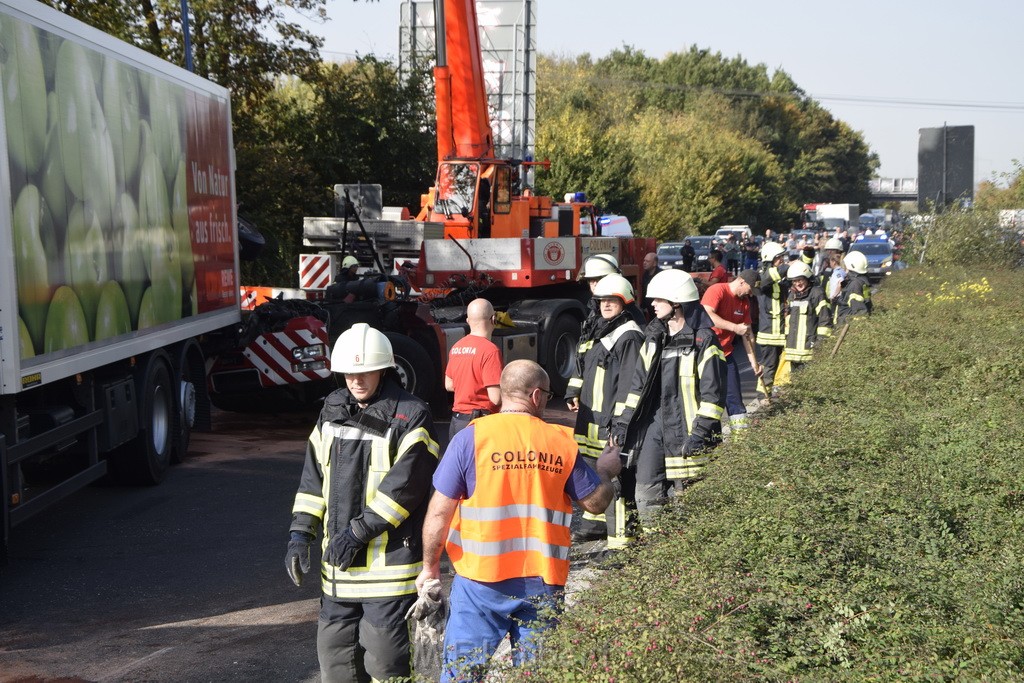 Schwerer VU PKlemm A 57 Rich Innenstadt Hoehe Koeln Chorweiler P214.JPG - Miklos Laubert